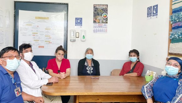 Médica aymara Julia Huanca participó en diálogo de saberes con machi de la AraucanÃa Médica aymara Julia Huanca participó en diálogo de saberes con machi de la AraucanÃa