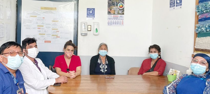 Médica aymara Julia Huanca participó en diálogo de saberes con machi de la Araucanía