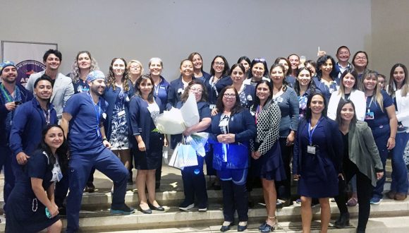 Gremios de enfermeras rindieron homenaje a colegas por su destacada trayectoria Gremios de enfermeras rindieron homenaje a colegas por su destacada trayectoria