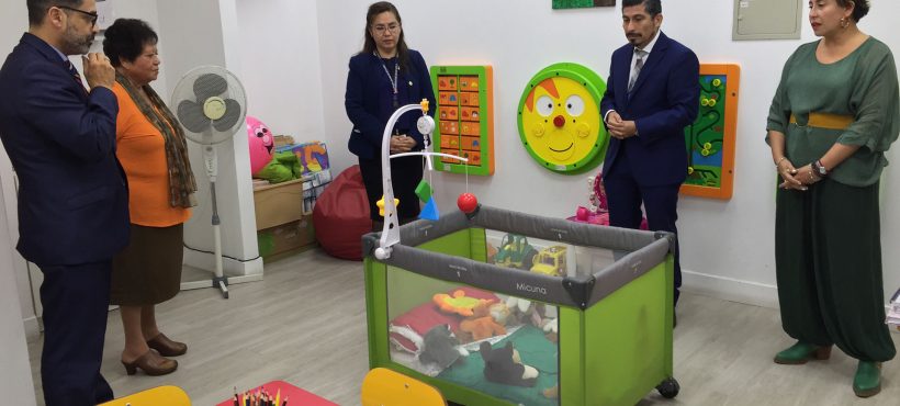 Juzgado de Familia de Arica y Servicio de Salud renovaron convenio para el funcionamiento de la única ludoteca judicial del país Juzgado de Familia de Arica y Servicio de Salud renovaron convenio para el funcionamiento de la única ludoteca judicial del país