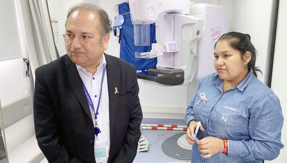 Servicio de Salud Arica y Parinacota llevó mamógrafo móvil a trabajadoras de un hotel Servicio de Salud Arica y Parinacota llevó mamógrafo móvil a trabajadoras de un hotel