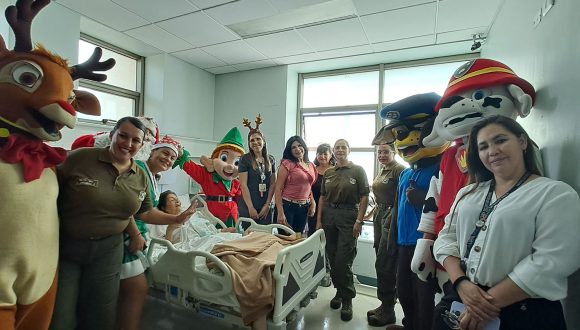 Pacientes del Hospital Regional de Arica disfrutaron de una tarde navideña Pacientes del Hospital Regional de Arica disfrutaron de una tarde navideña