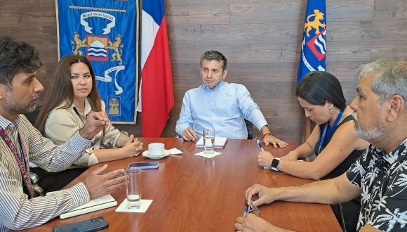 Servicio de Salud Arica y Parinacota se reúne con alcalde de Arica para fortalecer la red asistencial Servicio de Salud Arica y Parinacota se reúne con alcalde de Arica para fortalecer la red asistencial
