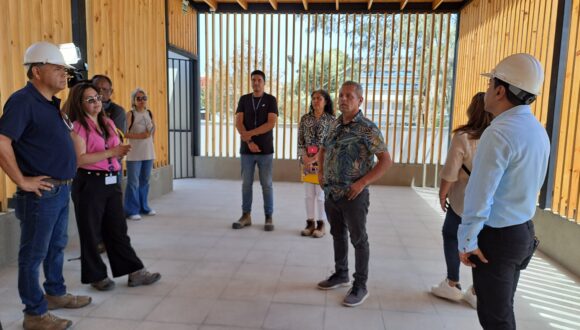 Autoridades regionales visitan unidad de psiquiatrÃa infanto adolescente en Hospital de Arica Autoridades regionales visitan unidad de psiquiatrÃa infanto adolescente en Hospital de Arica