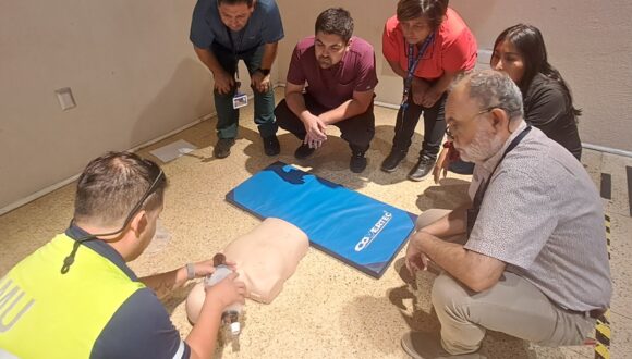 Funcionarios y funcionarias del Servicio de Salud Arica y Parinacota aprenden técnicas de reanimación Funcionarios y funcionarias del Servicio de Salud Arica y Parinacota aprenden técnicas de reanimación