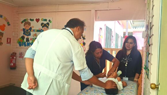 Vacunan contra la influenza  a niños y niñas de la sala de cuna y jardÃn infantil Petete Vacunan contra la influenza  a niños y niñas de la sala de cuna y jardÃn infantil Petete