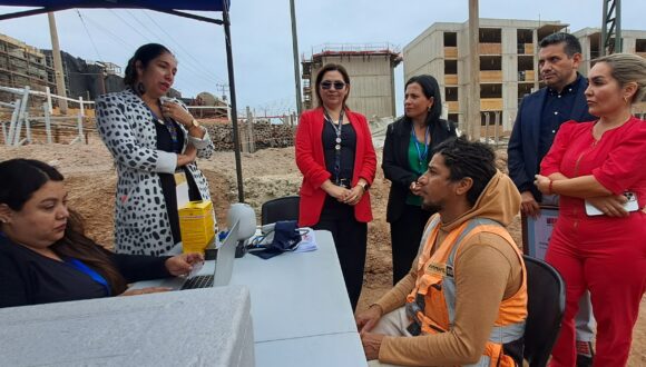 Arica comenzó primeras inscripciones como comuna pionera de la APS Universal Arica comenzó primeras inscripciones como comuna pionera de la APS Universal
