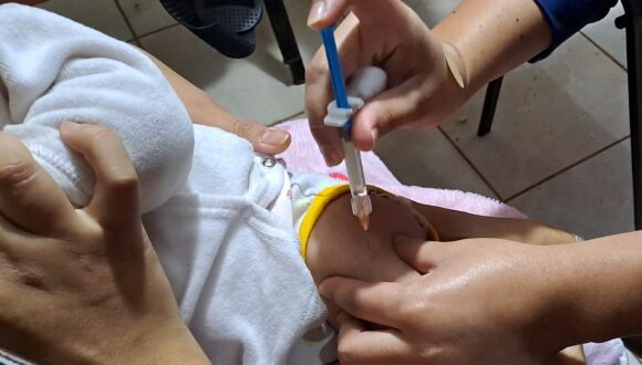 Servicio de Salud Arica y Parinacota inmunizó puerta a puerta contra el virus sincicial Servicio de Salud Arica y Parinacota inmunizó puerta a puerta contra el virus sincicial
