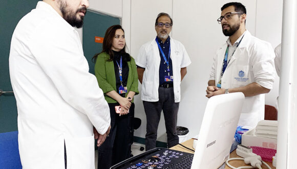 Médicos del hospital clÃnico de la PUC realizaron operativo de ecografÃas en el hospital de Arica Médicos del hospital clÃnico de la PUC realizaron operativo de ecografÃas en el hospital de Arica