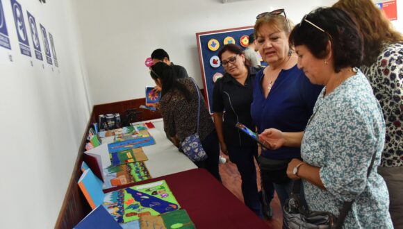 Adultos Mayores de PRAIS La Esperanza finalizaron talleres de literatura y arpillería Adultos Mayores de PRAIS La Esperanza finalizaron talleres de literatura y arpillería