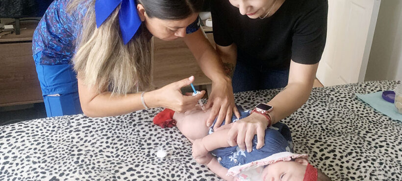 Servicio de Salud Arica y Parinacota realiza puerta a puerta para inmunizar a bebés contra el sincicial