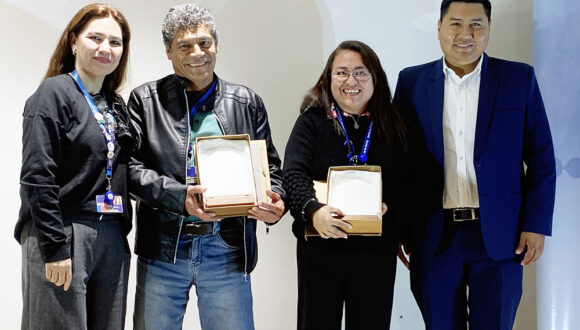 Servicio de Salud Arica y Parinacota entregó distinciones a funcionarias y funcionarios en ceremonia de aniversario Servicio de Salud Arica y Parinacota entregó distinciones a funcionarias y funcionarios en ceremonia de aniversario