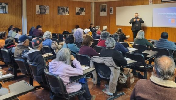 Charla de salud en Arica reunió a más de 60 beneficiarios de programas sociales