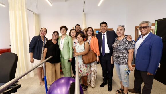 Ministra de Salud inauguró unidad infanto adolescente y nuevo edificio de centro de salud ambiental en Arica Ministra de Salud inauguró unidad infanto adolescente y nuevo edificio de centro de salud ambiental en Arica